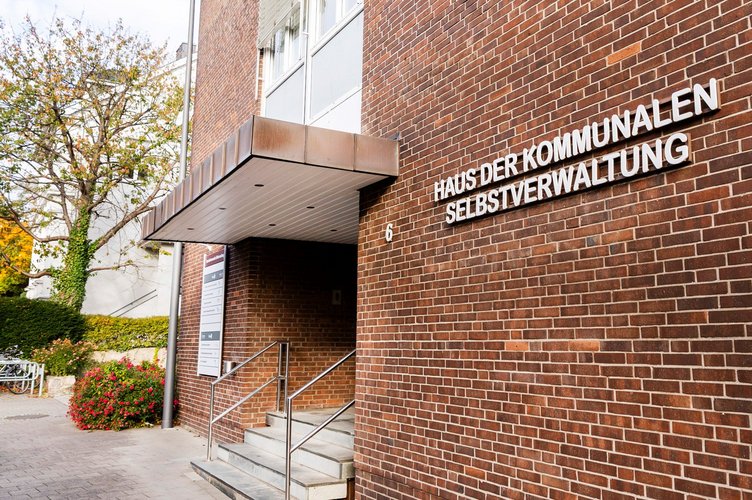 Eingang Haus der kommunalen Hausverwaltung