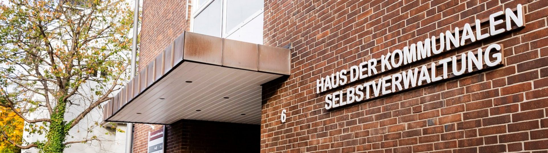 Eingang Haus der kommunalen Hausverwaltung